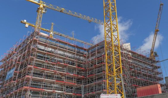 Rückgang im deutschen Wohnungsbau bis 2026 erwartet