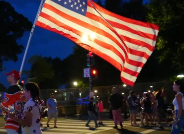 Unwetter und Evakuierung der National Mall während der 250-Jahr-Feier