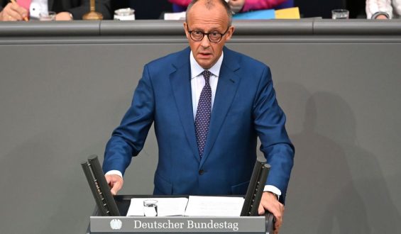 Bundeskanzler Merz verteidigt Reformagenda und betont Stärke der Mitte