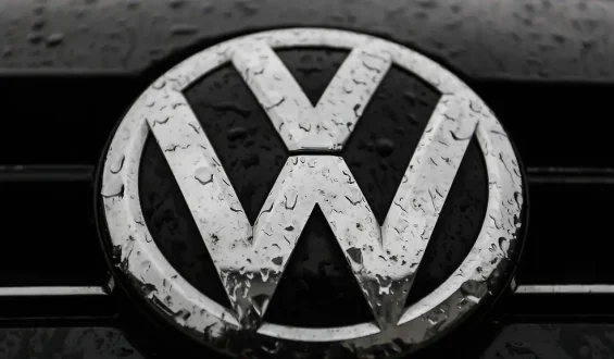Hitzige Debatten bei VW: Sparpläne und Widerstand