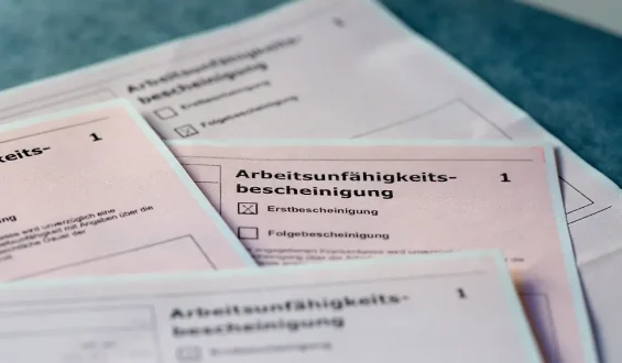 Kritik an Koalitionsplänen: DAK-Chef für Skandinavien-Vorbild bei Krankschreibung