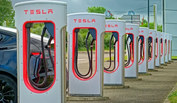 Investitionen bei Tesla: Herausforderungen und Ausblick