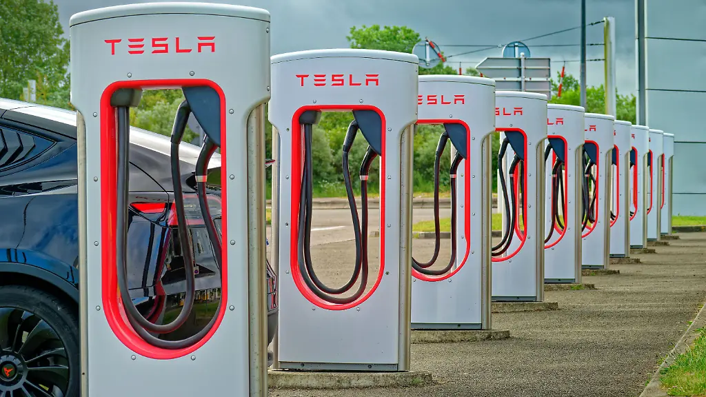 Investitionen bei Tesla: Herausforderungen und Ausblick