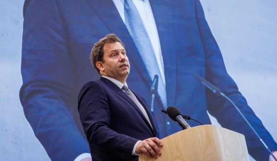 Klingbeils Haushaltsentwurf 2027: Schulden und Kürzungen