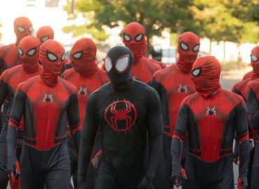 Fußballprofis des FC Energie Cottbus als Spiderman im Kino