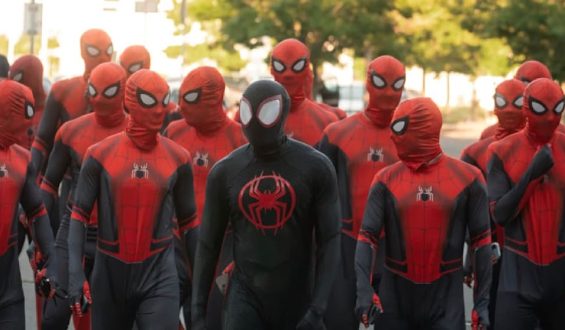Fußballprofis des FC Energie Cottbus als Spiderman im Kino