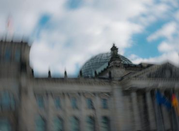 Vertrauensverlust in Staat und Beamtenbund