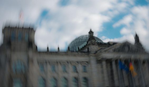 Vertrauensverlust in Staat und Beamtenbund