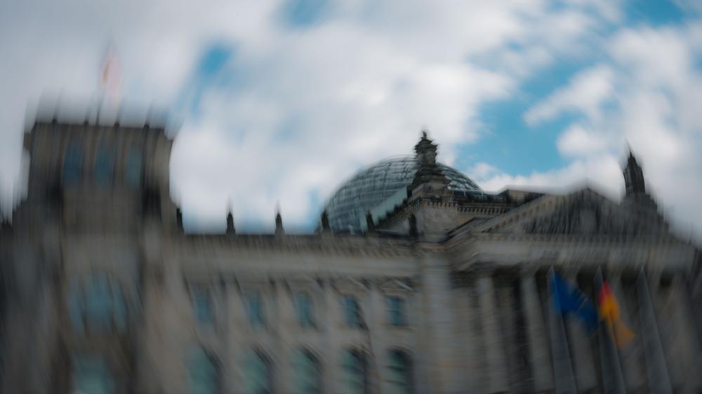 Vertrauensverlust in Staat und Beamtenbund