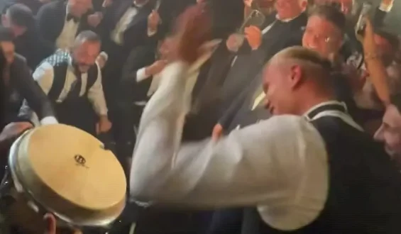 Ruder-Ritual geht in die Verlängerung: Haaland begeistert auf Hochzeit