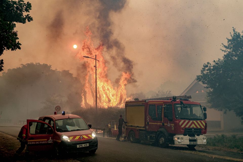 Waldbrände in Südwestfrankreich: Evakuierungen und Maßnahmen