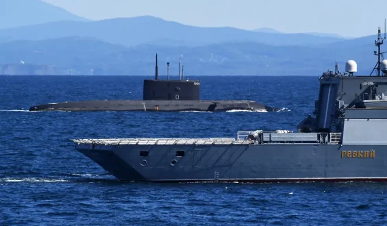 Russland und China führen gemeinsames Marinemanöver durch