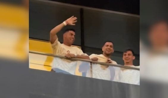 Ronaldo zieht Hunderte Fans vor Hotel in Toronto an