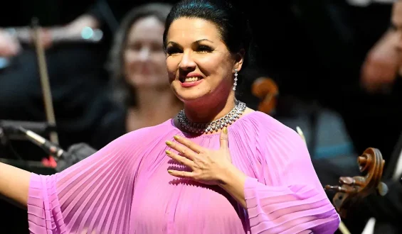 Anna Netrebko muss Ruhepause einlegen