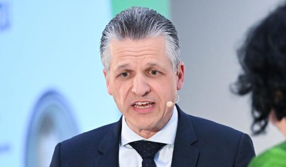 Nachfolge des Verkehrsministers in der Diskussion