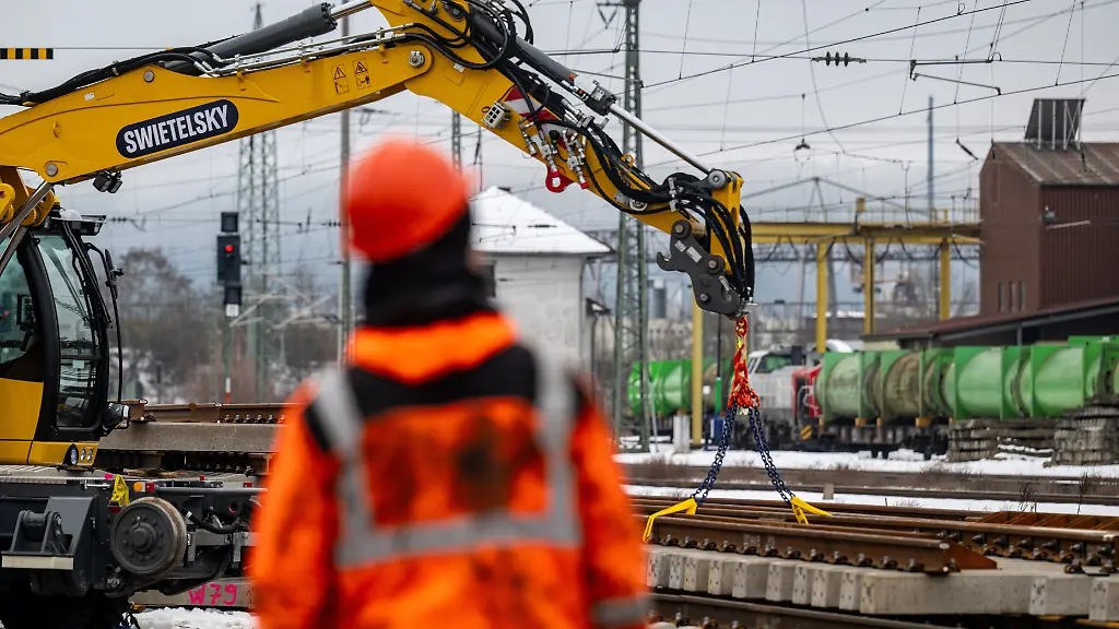 Al-Wazir fordert mehr Geld für Verkehrsinvestitionen