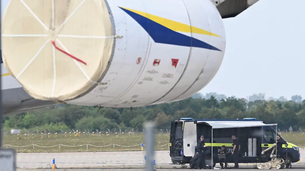 Anschlagsversuch am Leipziger Flughafen: Polizei entschärft Sprengladung an Drohne