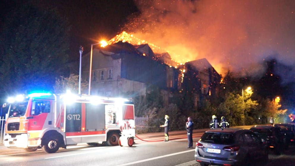 Großbrand im Leipziger Norden fordert Einsatzkräfte