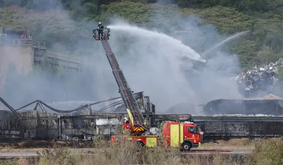 Großbrand in Industrieabfalllager in Ostfrankreich: 30.000 Menschen in Quarantäne
