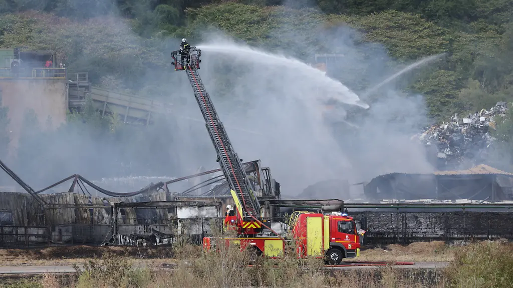 Großbrand in Industrieabfalllager in Ostfrankreich: 30.000 Menschen in Quarantäne