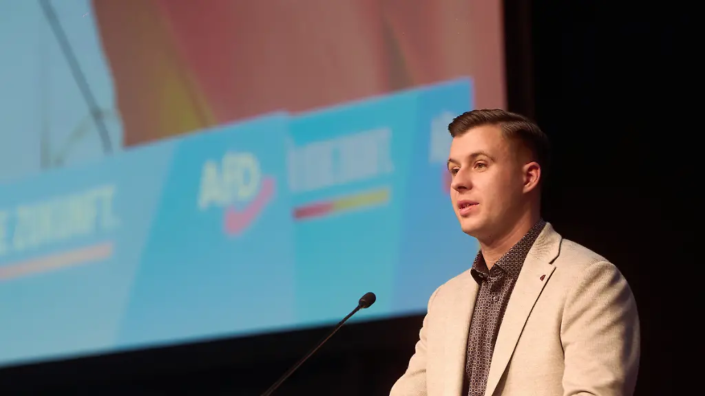 Abgrenzung der AfD-Jugend gegen Euro-Austiegskurs von Weidel