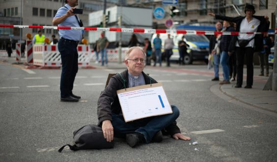Der unbequeme Pater: Jörg Alt und sein Klimaprotest