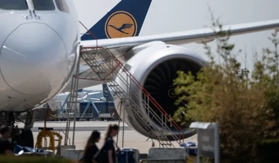 Lufthansa verzeichnet Gewinneinbruch durch Streiks und Kerosinpreise