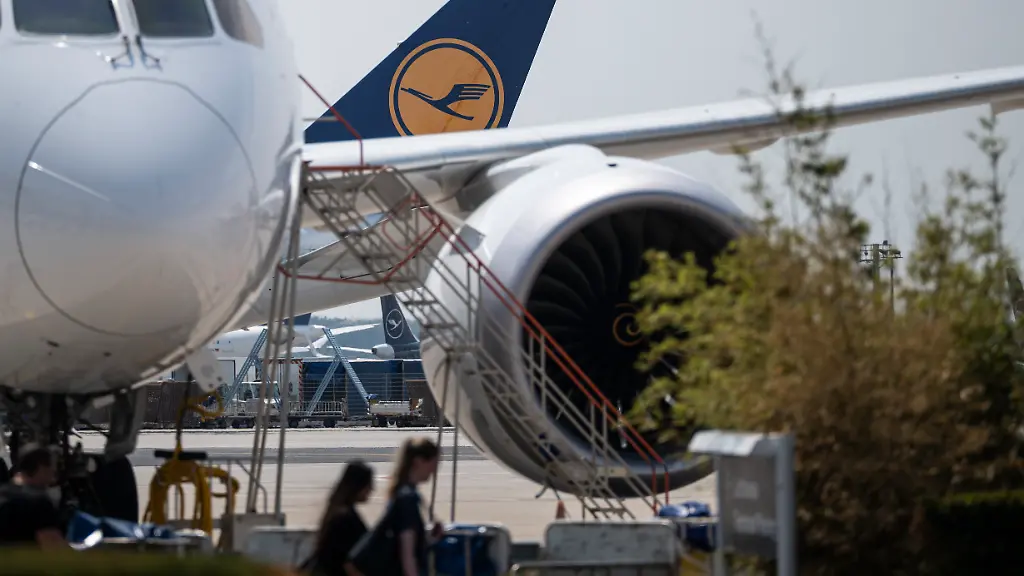 Lufthansa verzeichnet Gewinneinbruch durch Streiks und Kerosinpreise