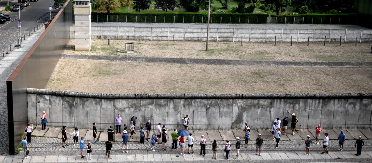 65 Jahre nach dem Bau der Berliner Mauer: Erinnerungen und Mahnungen