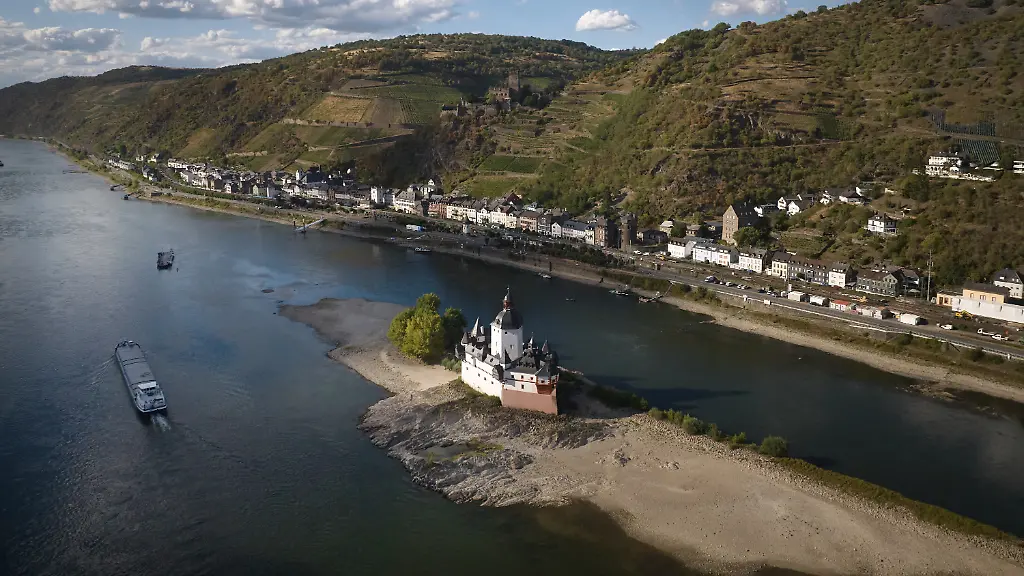 Pegelstände am Rhein: Zweiteilung für Schifffahrt befürchtet