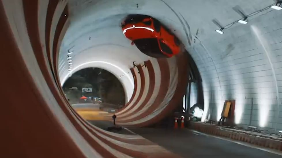 360-Grad-Tunnel-Looping: Chinesisches Unternehmen wagt einzigartigen Stunt