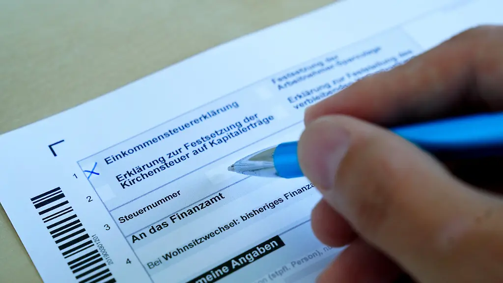 Klingbeil plant stärkere Besteuerung großer Vereine