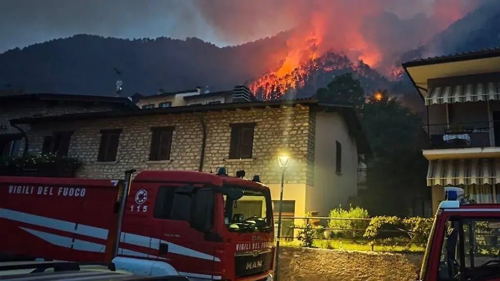 Waldbrand am Gardasee: Evakuierung von 200 Personen