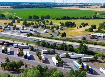 FAQ Maßnahme wegen Niedrigwassers: Was die Lockerung des Lkw-Fahrverbots bedeutet