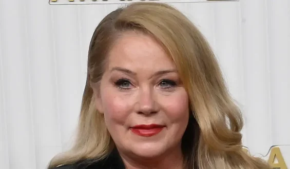 Christina Applegate wieder zu Hause nach Klinikaufenthalt