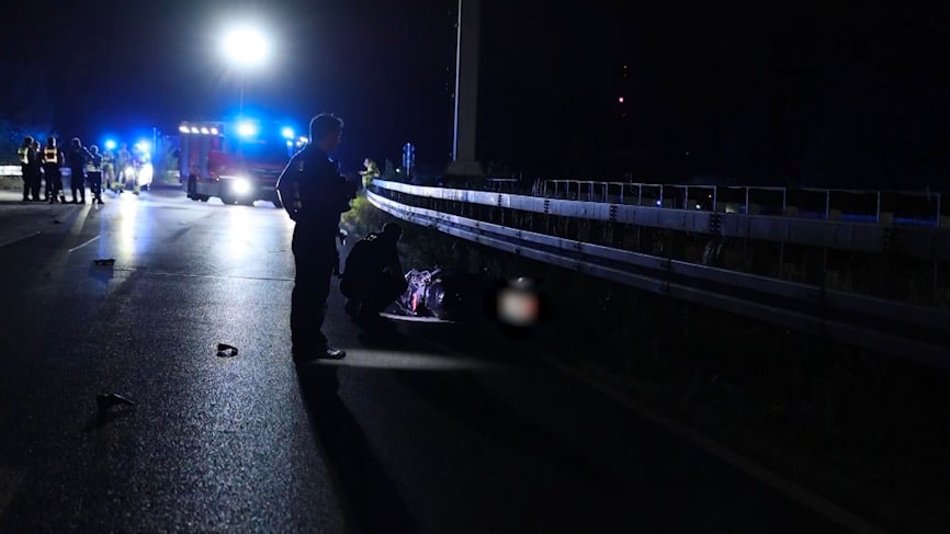 Tödlicher Motorradunfall in Köln: Ermittlungen wegen illegalem Rennen