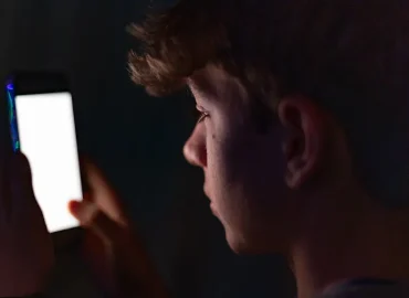 Diskussion über Social-Media-Verbote für Jugendliche