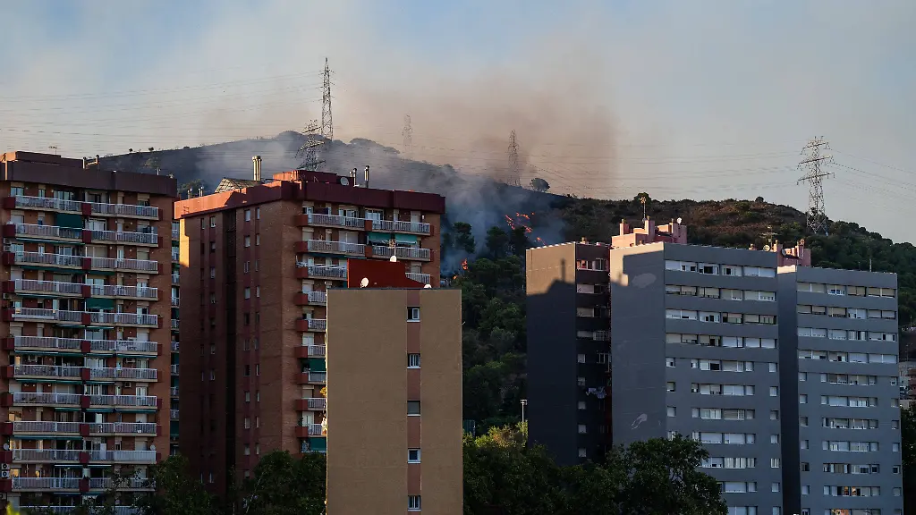Waldbrand bei Barcelona führt zu Evakuierungen