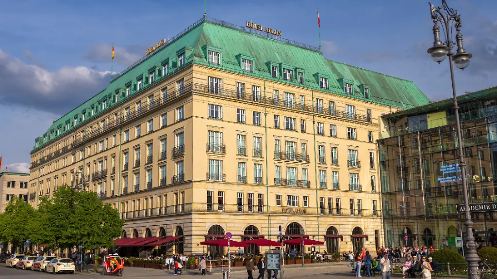 Luxushotel Adlon in Berlin zum Verkauf angeboten