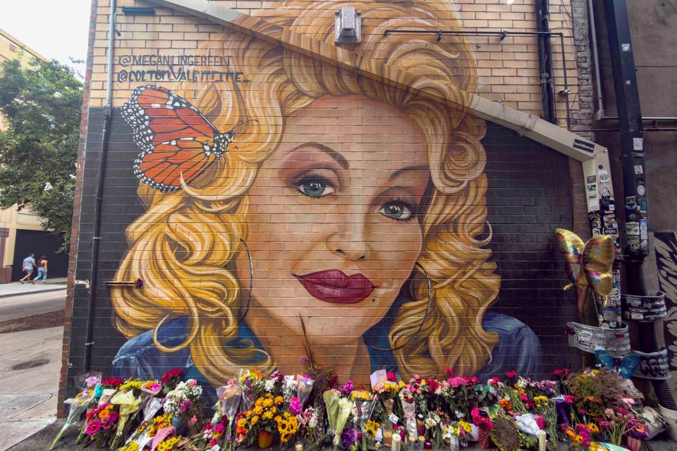 Nashville Flughafen soll zu Ehren von Dolly Parton umbenannt werden