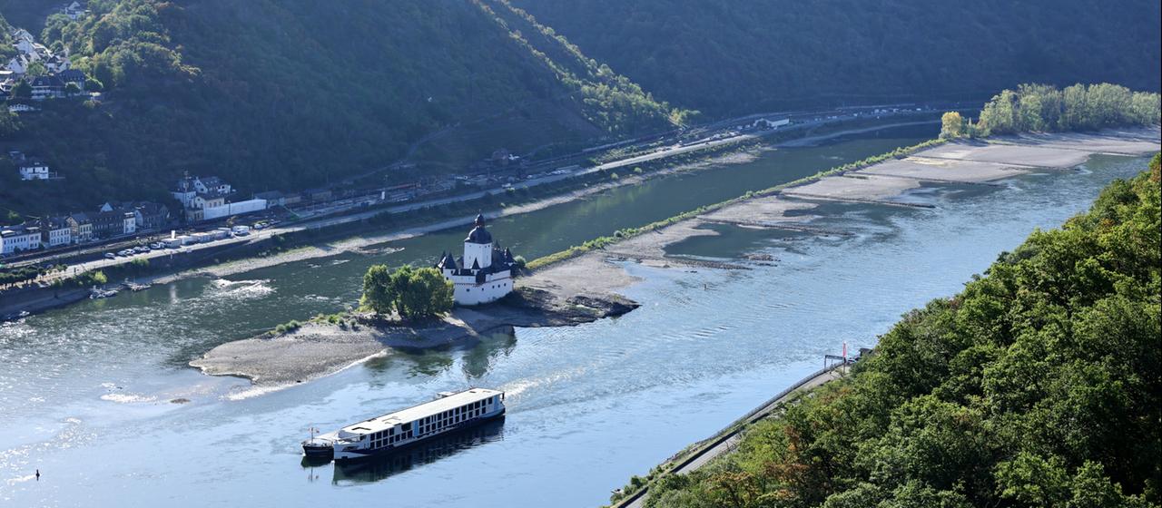 Niedrigwasser im Rhein: Gefahr einer Zweiteilung