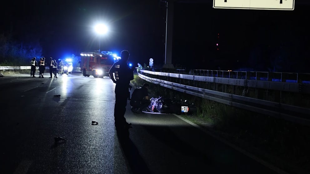 Verdacht auf illegales Rennen: Zwei Tote bei Motorrad-Unfall in Köln