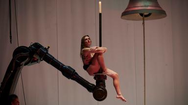 Volksbühne Berlin: Pop-up-Schwimmbecken als kulturelles Statement