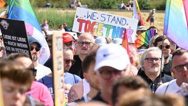 Köln zeigt Solidarität: Große Teilnahme bei queerer Demo