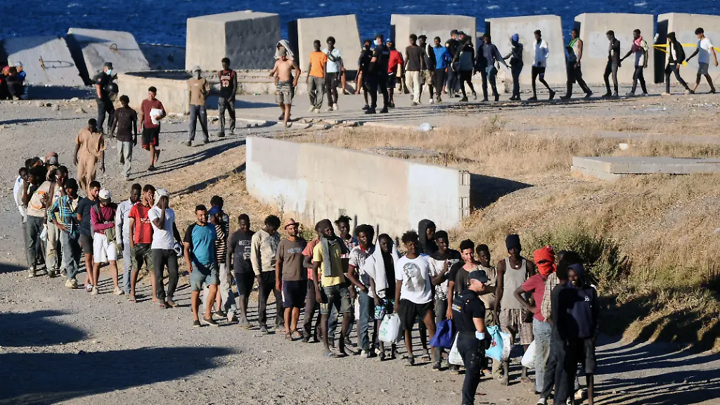 Präsident fordert Internierung der Migranten in Ceuta