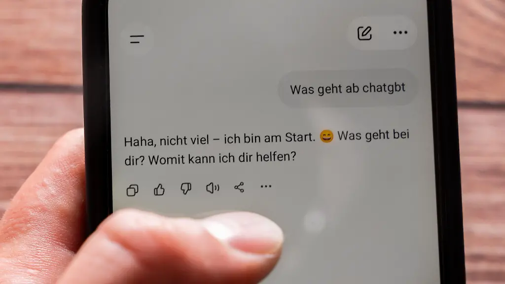 Fähigkeiten von KI unterschätzt? Kurzgeschichten von ChatGPT finden viele Menschen fesselnder