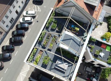 Ein Dachgarten als Oase gegen die Hitze der Stadt