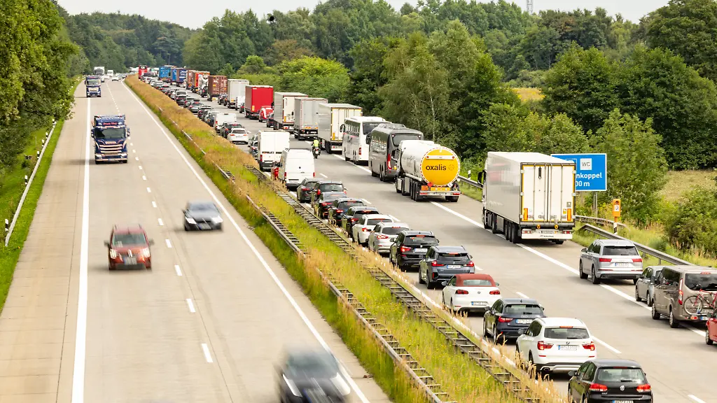 Bundesländer setzen das Sonntagsfahrverbot für Lkw aus