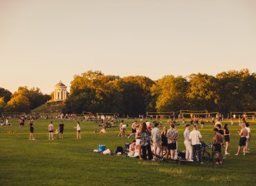 Unter freiem Himmel: Gedanken und Gefühle der Jugend im Englischen Garten