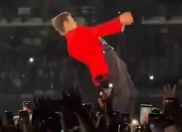 Harry Styles Stürzt Beinahe Bei Auftritt in Mexiko
